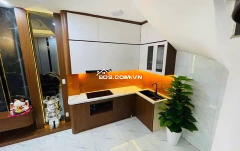 Nhà Đẹp Gần Đường Lĩnh Nam, Hoàng Mai 30m, 5 tầng, mt 4.6m, giá 5.8 tỷ