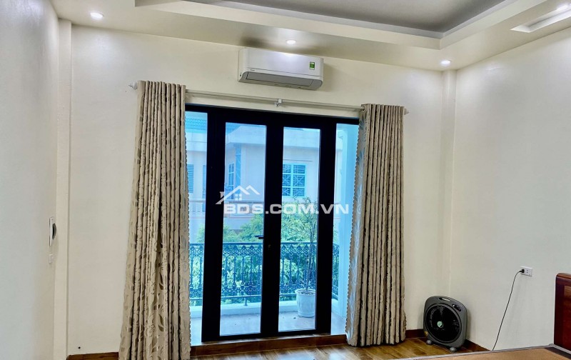 BÁN NHÀ 5.4 TỶ 4 TẦNG 74M2 CÓ SÂN ĐỂ Ô TÔ VỊ TRÍ VIP KHU HOÀ VƯỢNG