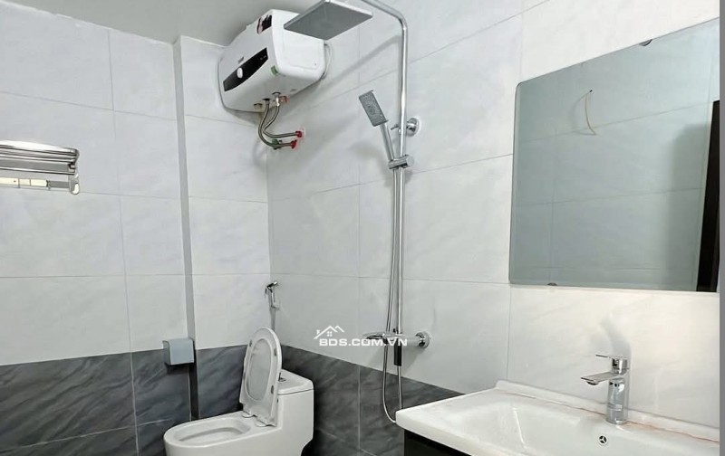 BÁN NHÀ ĐẸP 3.2 TỶ 3.5 TẦNG 69M2 Ô TÔ ĐỖ CỬA NGÕ ĐƯỜNG KÊNH