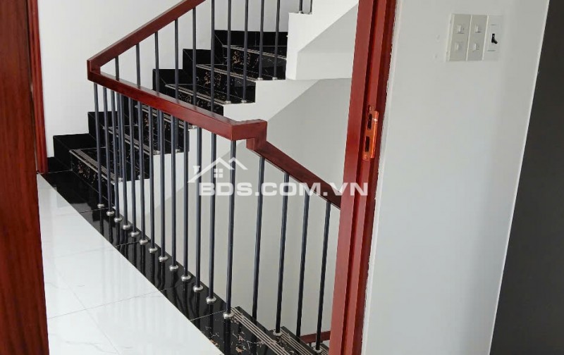 Căn BIỆT THỰ 3 TẦNG.  Đ. Trần Văn Hiển, Trung An, TP Mỹ Tho. Hẻm Ô tô lưu thông 2 chiều.