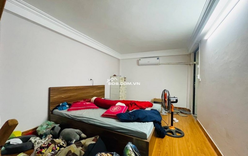 Bán nhà 44m2 Ngô Gia Tự, Long Biên, Ô tô, Dân xây, 2 thoáng, 5 tỷ 5