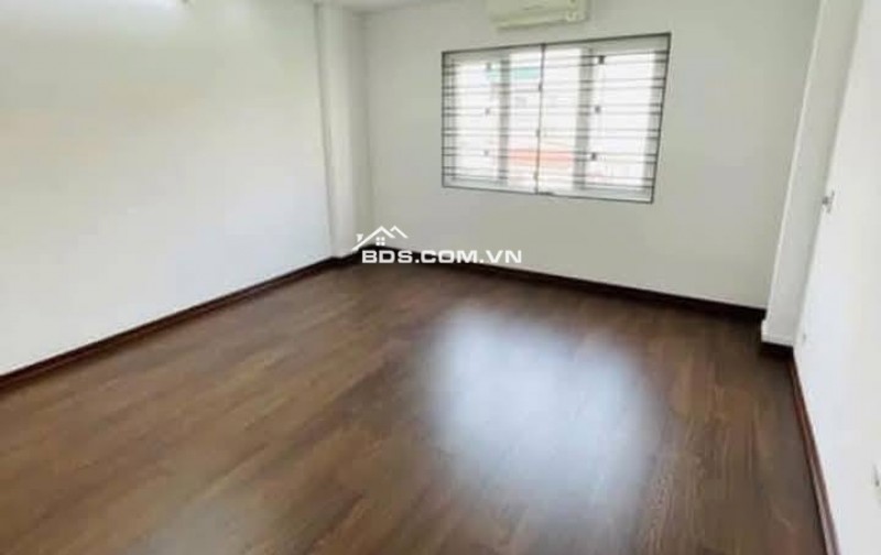 Nhà Đẹp Gần Đường Lĩnh Nam, Hoàng Mai 30m, 5 tầng, mt 4.6m, giá 5.8 tỷ