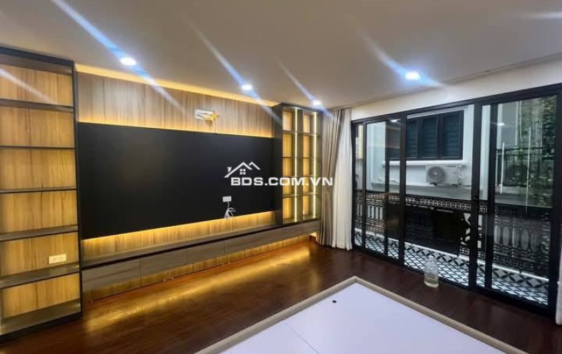 Nhà Đẹp Ô Tô Trong Nhà Hoàng Mai 50m, 6 tầng, mt 4.2m, giá 18.8 tỷ.