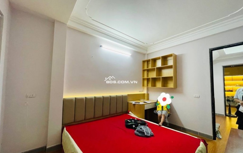 Bán nhà 44m2 Ngô Gia Tự, Long Biên, Ô tô, Dân xây, 2 thoáng, 5 tỷ 5