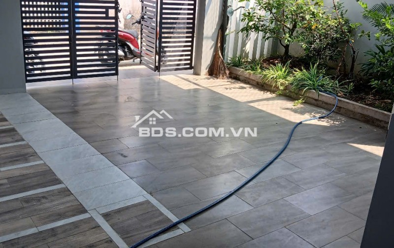 Căn BIỆT THỰ 3 TẦNG.  Đ. Trần Văn Hiển, Trung An, TP Mỹ Tho. Hẻm Ô tô lưu thông 2 chiều.