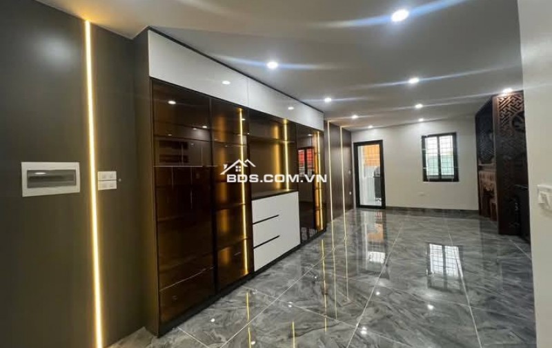 Nhà Đẹp Ô Tô Trong Nhà Hoàng Mai 50m, 6 tầng, mt 4.2m, giá 18.8 tỷ.