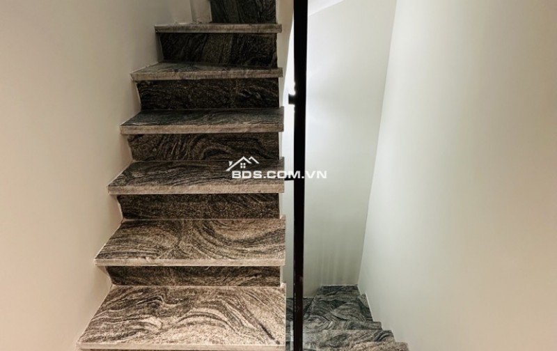 BÁN GẤP NHÀ 6  TẦNG THANG MÁY– PHỐ NGỌC TRÌ - TIỆN ÍCH BẠT NGÀN - GIÁ NHỈNH  6.XX TỶ!