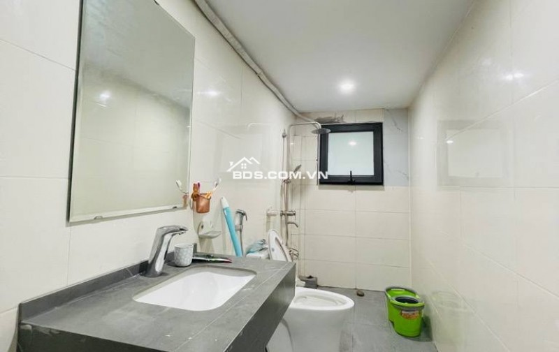Bán nhà 44m2 Ngô Gia Tự, Long Biên, Ô tô, Dân xây, 2 thoáng, 5 tỷ 5