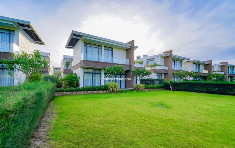 BÁN VILLA GOLF CĂN GÓC - DT: 453.8m2 GIÁ 26 TỶ, SHR LÂU DÀI LH 0917678685