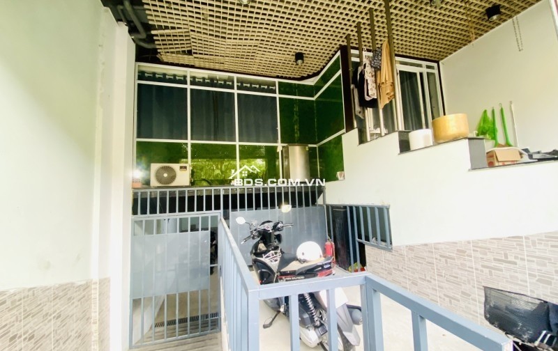 TOÀ NHÀ 7 TẦNG CÓ HẦM PHẠM HUY THÔNG, BAO GỒM 16 PHÒNG CHO THUÊ.