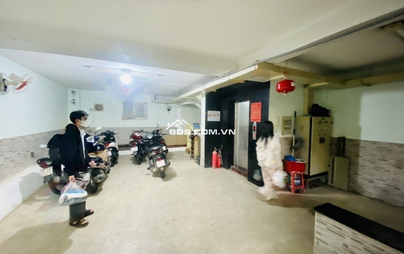 TOÀ NHÀ 7 TẦNG CÓ HẦM PHẠM HUY THÔNG, BAO GỒM 16 PHÒNG CHO THUÊ.