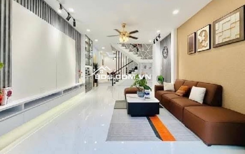 Nhà mới đẹp 3 tầng hxh 8m plb chỉ ~7 tỷ - lvcc 0812190833