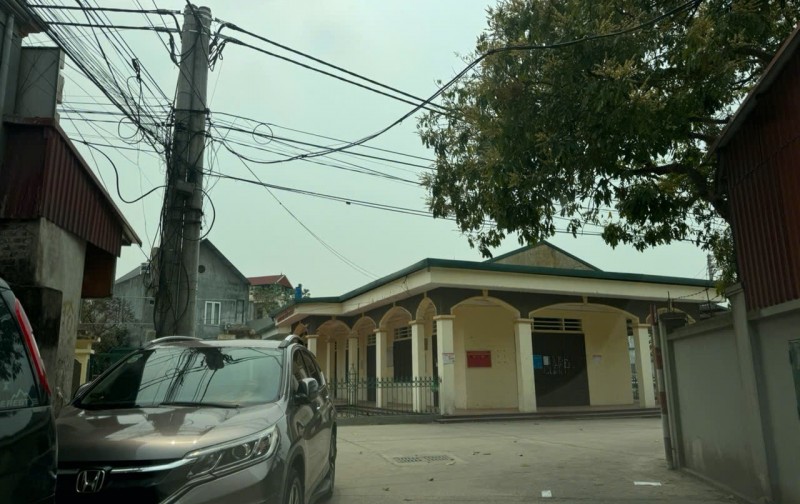 Gần bệnh viện uỷ ban huyện sân vận động huyện phúc thọ