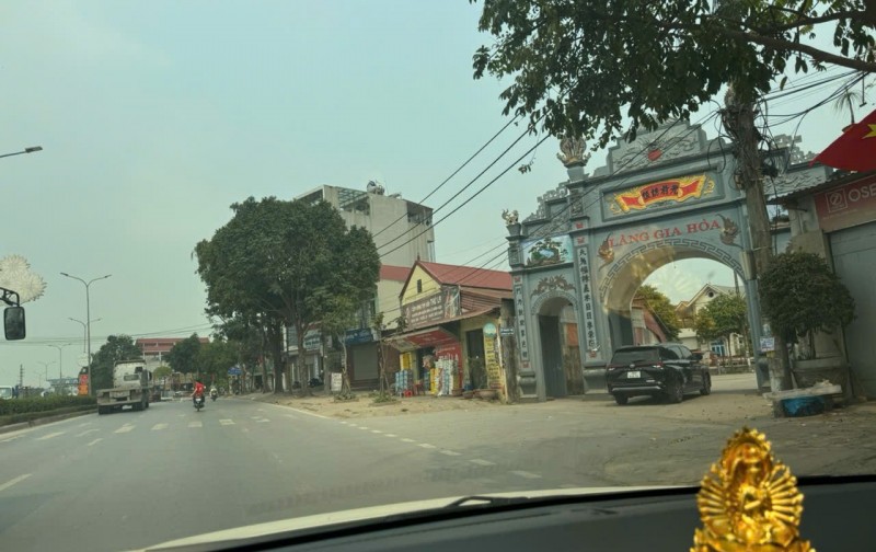 Gần bệnh viện uỷ ban huyện sân vận động huyện phúc thọ