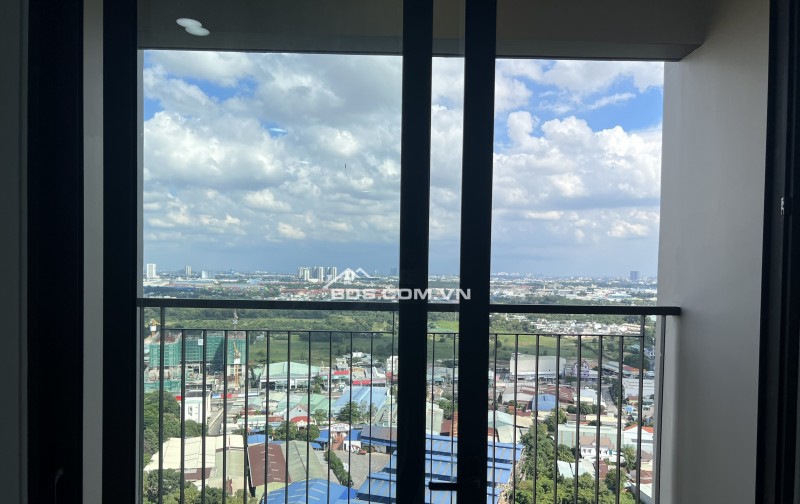 Chính chủ bán Opal Skyline 2pn giá 1,980 view hồ bơi, sổ sẵn