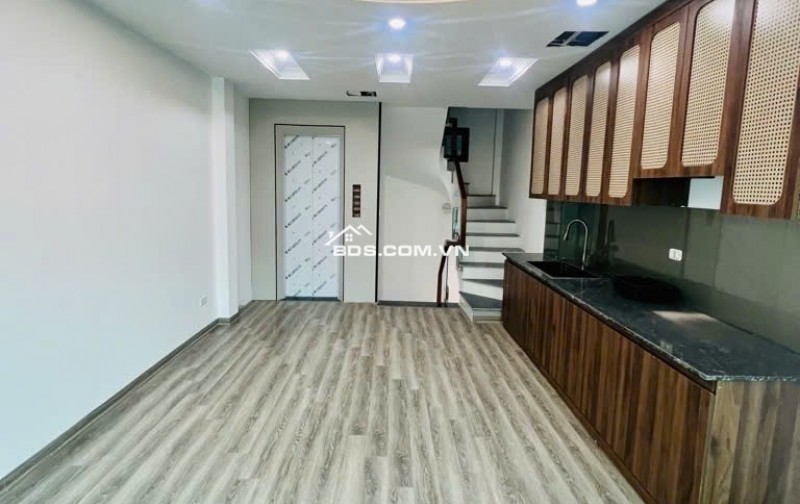 Sập sàn – Bán nhà 6 tầng ngõ 68 Nguyễn văn Linh, phường Thạch Bàn – 30 m2, giá 4,xx tỷ.