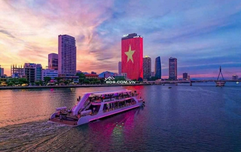 Mua ngay toà khách sạn gần sát sông Hàn và cầu Rồng tại Đà Nẵng