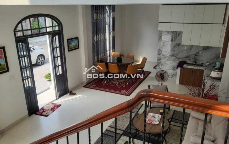 Nhà đẹp 2 mặt tiền sát đường Lê Đại Hành, Q.Cẩm Lệ, TP. Đà Nẵng