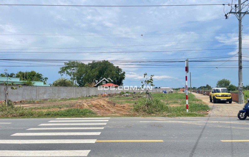 Bán đất MT QL50, 100m2 5x20m.Giá 700triệu. TP Gò Công.SHR sang sổ ngay