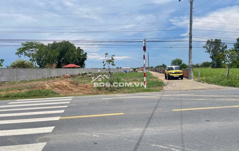 Bán đất MT QL50, 100m2 5x20m.Giá 700triệu. TP Gò Công.SHR sang sổ ngay