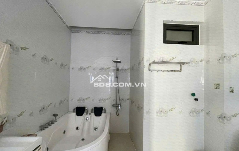 Căn nhà nghỉ đẹp và có dòng tiền tốt gần cầu vượt ngã ba Huế, TP. Đà Nẵng