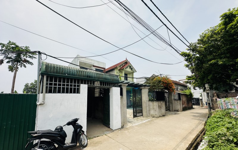 Xuất hiện 1 mảnh đất hiếm ngõ ô tô Thị Trấn Chúc sơn, Chương Mỹ, Hà Nội.