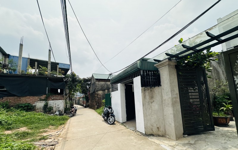 Xuất hiện 1 mảnh đất hiếm ngõ ô tô Thị Trấn Chúc sơn, Chương Mỹ, Hà Nội.