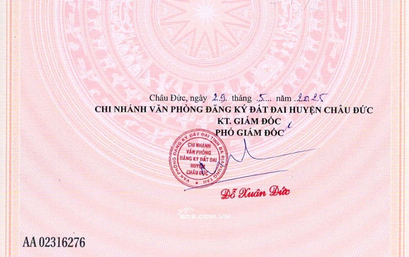 Chính chủ kẹt tiền, bán gấp thị trấn Ngãi Giao, sổ sẵn, cc liền, mặt tiền đường nhựa
