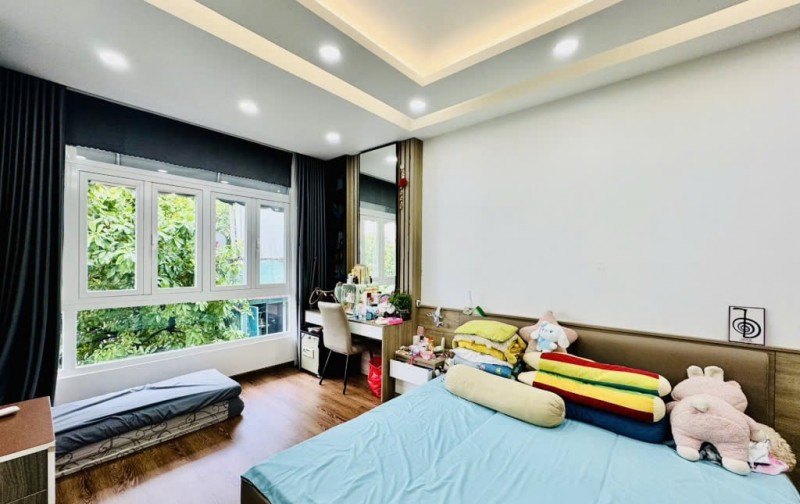 Bán nhà Trường Sa, P2, Phú Nhuận, vị trí đẹp 5 tầng gần pxl, giá 8,9 tỉ