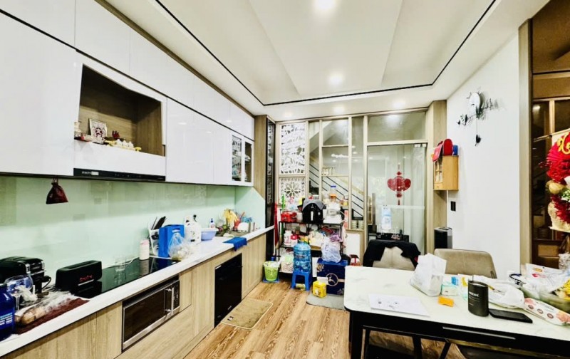 Bán nhà Trường Sa, P2, Phú Nhuận, vị trí đẹp 5 tầng gần pxl, giá 8,9 tỉ