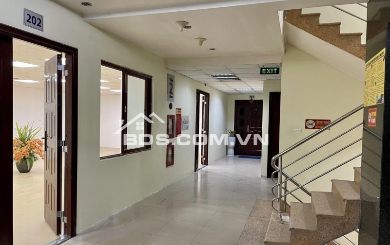 40 và 43m2 văn phòng cho thuê tại số 18 ngõ 11 thái hà. lh chủ nhà