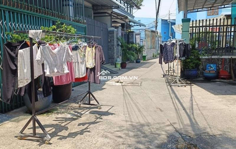 BÁN ĐẤT TẶNG NHÀ CẤP 4 SIÊU RỘNG CHỈ HƠN 50TR/M2 - NGAY TẠI NGÃ TƯ BÌNH THÁI KHÔNG DÍNH QUY HOẠCH - GIÁ CHỈ NHỈNH 7 TỶ VỚI 135M2 ĐẤT FULL THỔ CƯ