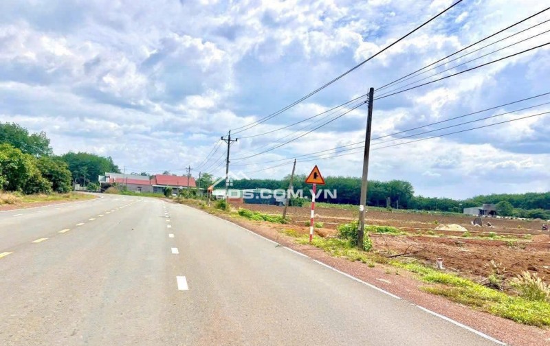 ĐÁO HẠN NGÂN HÀNG BÁN 1004M2 ĐẤT CÓ SẴN THỔ CƯ GẦN QUỐC LỘ SÁT CHỢ, TRƯỜNG HỌC, DÂN ĐÔNG. GIÁ 290TR