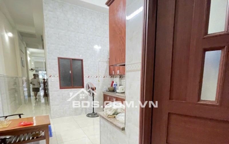 Cần bán nhà 3 tầng mặt tiền Nguyễn Công Trứ.