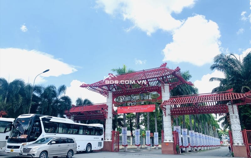 Nhà mặt tiền đường Lạc Long Quân, Phường 10, Quận 11, khu dân cư sầm uất.