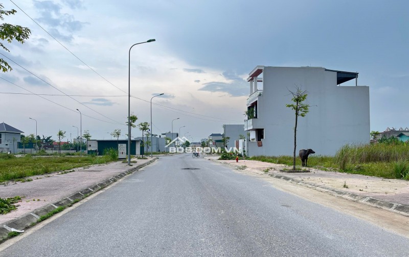 Cần bán gấp đất ngay TT  thị xã Nghi Sơn, Thanh Hóa, DT 108m2 đường 15.5m  giá chỉ 1 Tỷ.