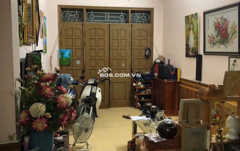 TÔ hiệu. Hà đông nhà 37m2 giá 8.x tỷ. Nhà 4 tầng. Vị trí trung tâm. Giáo thông thuân tiện