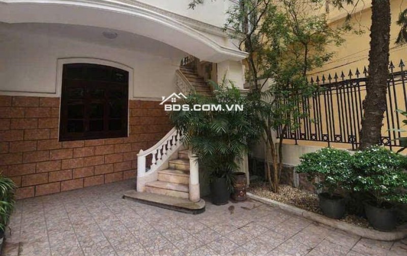 BIỆT THỰ SIÊU VIP - LÔ GÓC 3 MẶT THOÁNG - GARA Ô TÔ ĐỖ CỬA - 40M RA PHỐ - SỔ ĐẸP