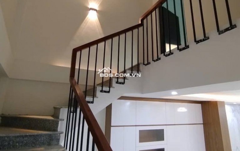 Yên Nghĩa. Hà Đông nhà 5 tâng 37m2 gi.á 6ti1 + Gần trục đường lớn, cách oto vài mét, ngõ thoáng rộng, dân trí cao. + Sổ đẹp