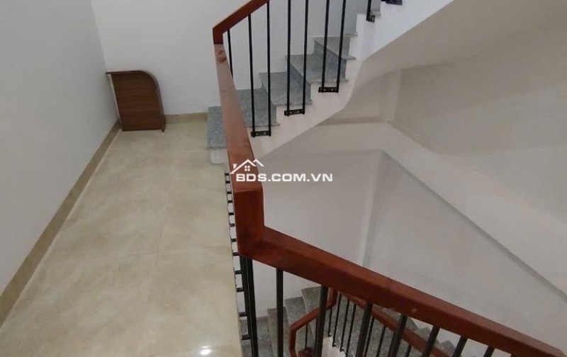 Yên Nghĩa. Hà Đông nhà 5 tâng 37m2 gi.á 6ti1 + Gần trục đường lớn, cách oto vài mét, ngõ thoáng rộng, dân trí cao. + Sổ đẹp