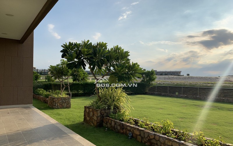 BÁN VILLA GOLF CĂN GÓC - DT: 453.8m2 GIÁ 26 TỶ, SHR LÂU DÀI LH 0917678685