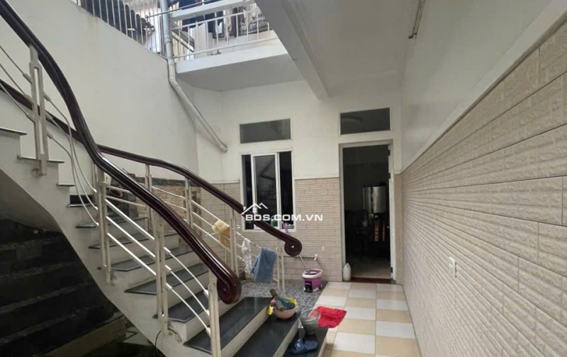 Chính chủ cho thuê nhà mặt tiền kinh doanh tại Ngã 3 Bốt Tròn( Đường Chợ Hàng)  trung tâm Q.Lê Chân