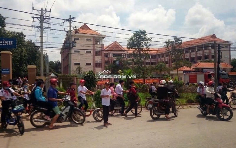 THU HỒI VỐN BÁN GẤP 1300M2 ĐẤT SẴN THỔ CƯ GẦN KCN, CHỢ DÂN ĐÔNG. GIÁ 235TR
