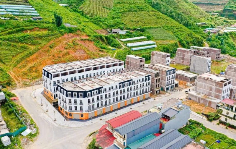 Bán căn liền kề xây sẵn 4 tầng đường T9 KĐT Tây Bắc - Sapa. Giá chỉ 5,8 tỷ cả nhà và đất