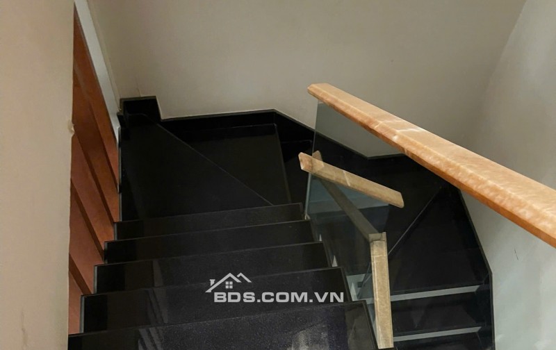 Nhà mới xây MTNB Cư Xá Lữ Gia. 4x16m. 4 tầng thang máy. Đường nhựa 8m có lề - 14,5 tỷ thương lượng