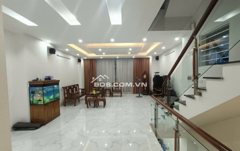 Bán nhà 5 tầng tại ngõ 11 Việt Hưng ngay cạnh Vinhome Riverside