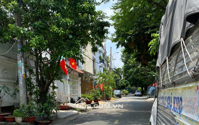 TOÀ NHÀ 7 TẦNG CÓ HẦM PHẠM HUY THÔNG, BAO GỒM 16 PHÒNG CHO THUÊ.