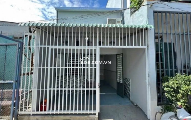 Làm ăn thua lỗ bán nhà 111m2 có SHR Giá 690tr gần BVXA Xã tân phú trung Củ Chi !
