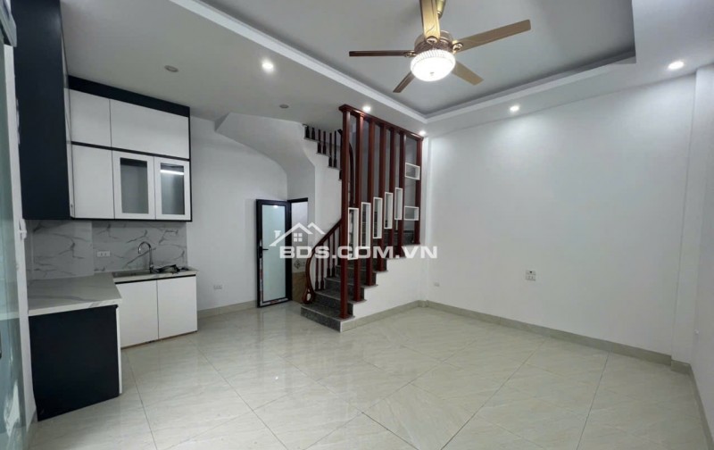 Bán Nhà Lĩnh Nam 31m 5 Tầng 4 Phòng Xây Mới Giá 5.95Tỷ Sổ Chính Chủ