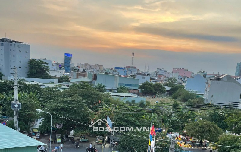Bán nhà mặt tiền trung tâm Quận 9 - chính chủ